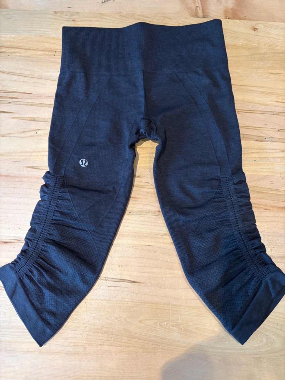 Lululemon Cropped Leggings with Ruched Side Detail Sz 4